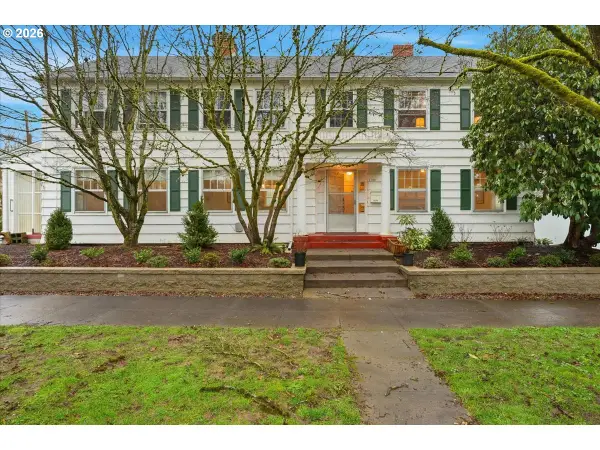 2451 SE Salmon St, Portland, OR 97214