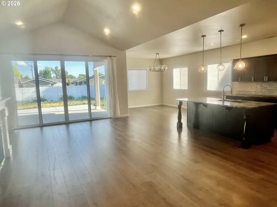 303 Riverwood Ct, Umatilla, OR 97882 - #2