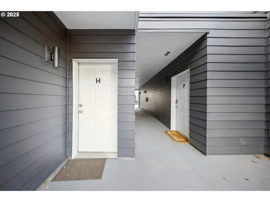 610 S Nevada St #H, Portland, OR 97219 - Image #2