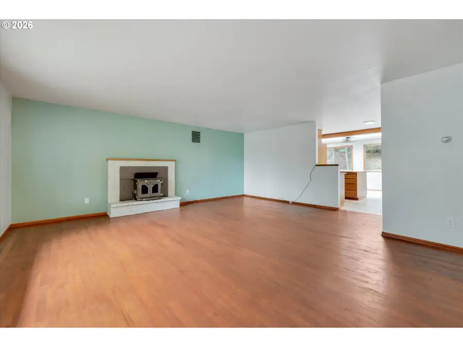 9080 NW Kearney St, Portland, OR 97229 - #2