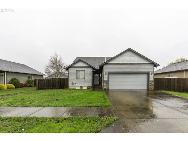 871 Mary Dr, Molalla, OR 97038