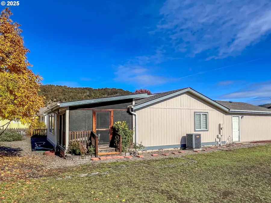 121 Matthew Lee Ct, Roseburg, OR 97471 - Image #3