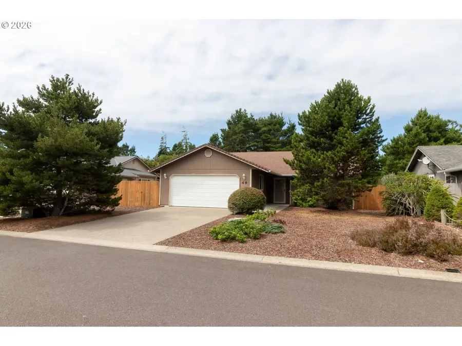 49 Park Village Dr, Florence, OR 97439 - #2