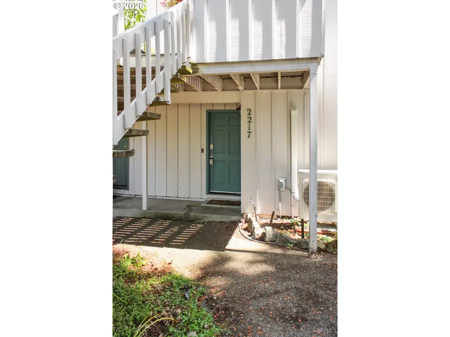 2217 Hawkins Ln, Eugene, OR 97405 - #2