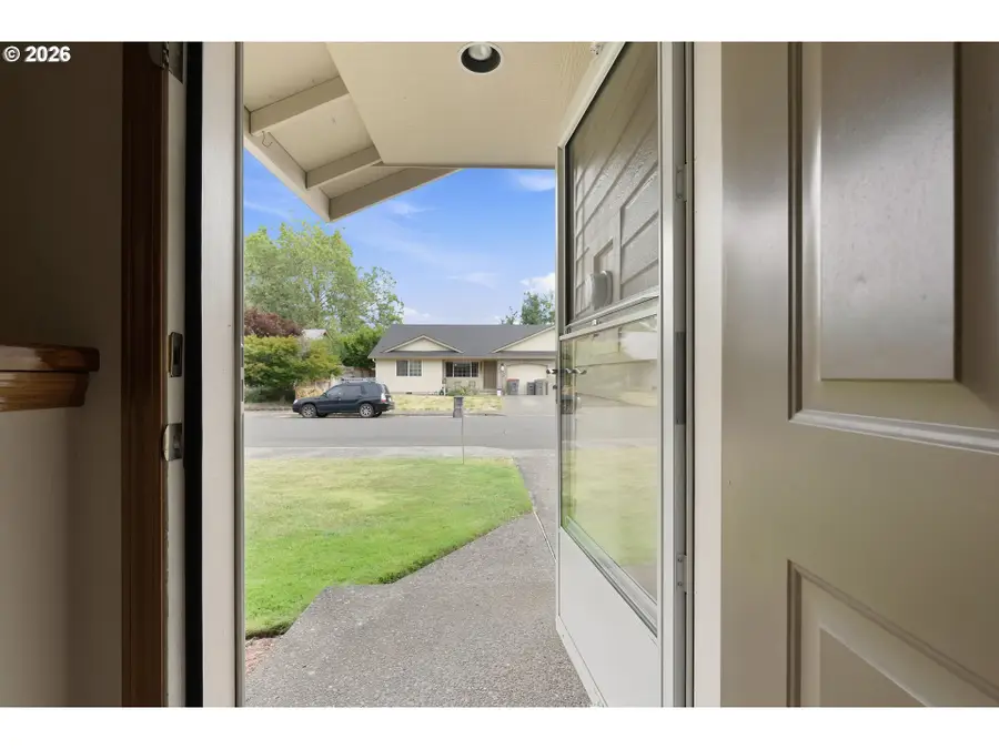 1528 SW Harbor Dr, McMinnville, OR 97128 - #3