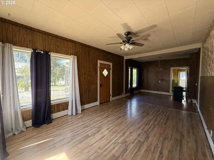 1468 SE Thompson St, Roseburg, OR 97470 - #3