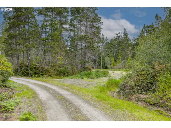 58821 Chanterelle Dr, Bandon, OR 97411