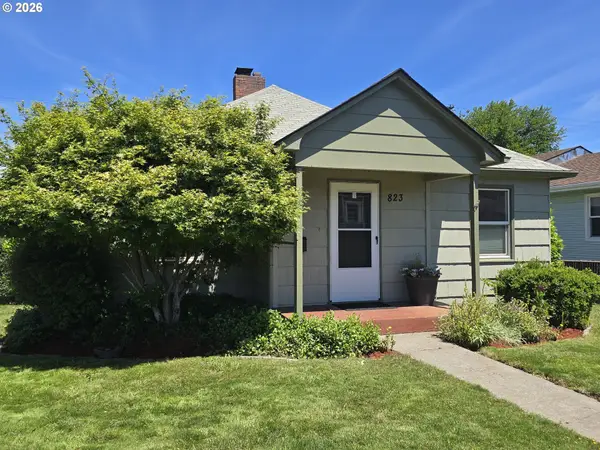 823 W 10th St, TheDalles, OR 97058