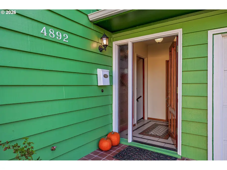 4892 SE Fieldcrest Dr, Milwaukie, OR 97222 - #2