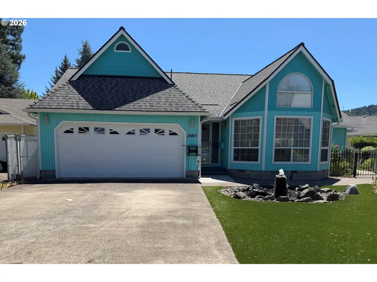 1665 NW Jennifer Ct, Roseburg, OR 97471 - #1