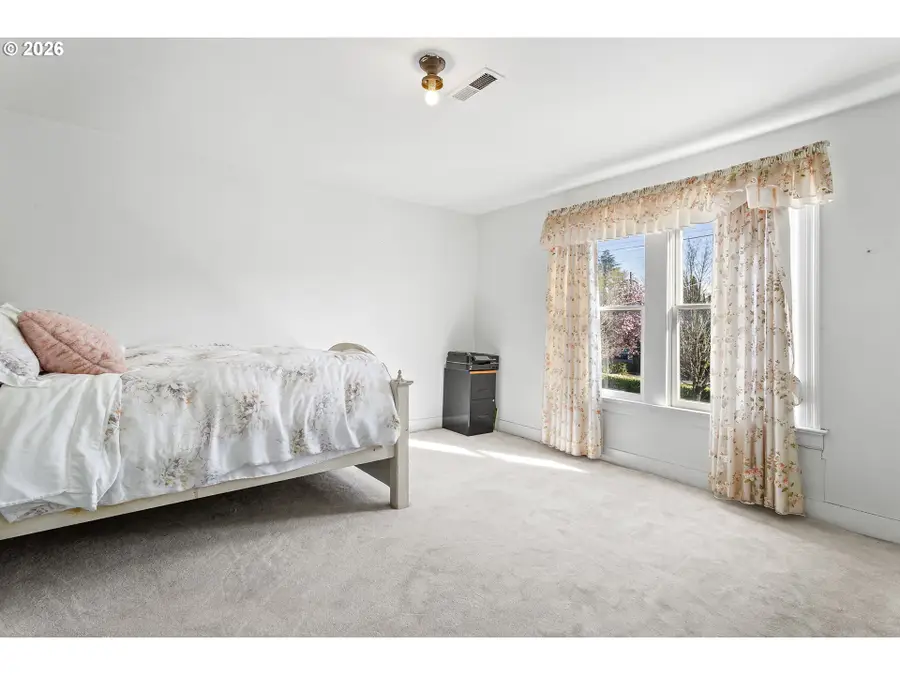 3027 SE Belmont St, Portland, OR 97214 - #3