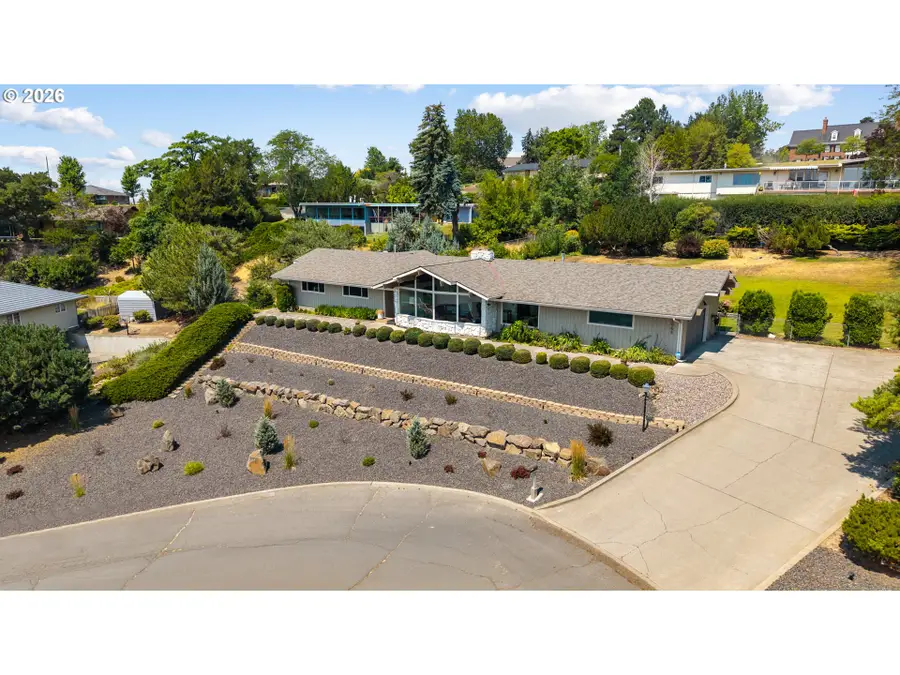 1041 NW 12th Dr, Pendleton, OR 97801 - #3