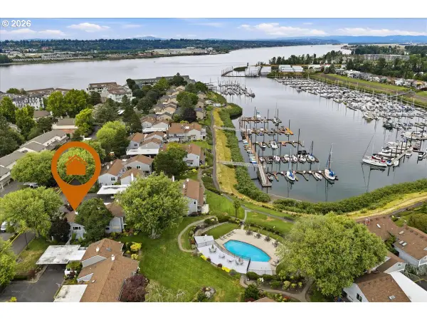 634 N Hayden Bay Dr, Portland, OR 97217