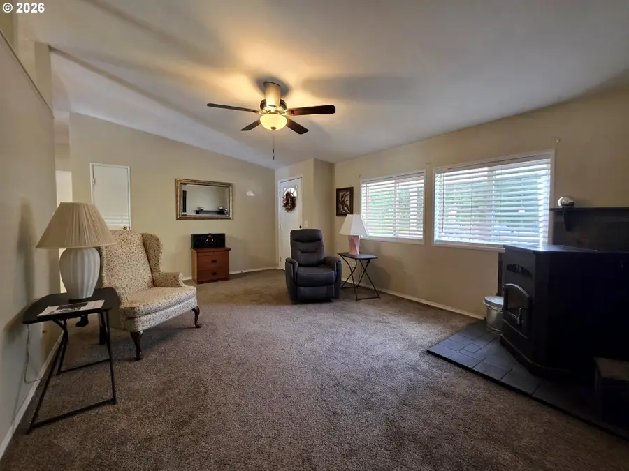 521 Central Ave, South Bend, WA 98586 - #2