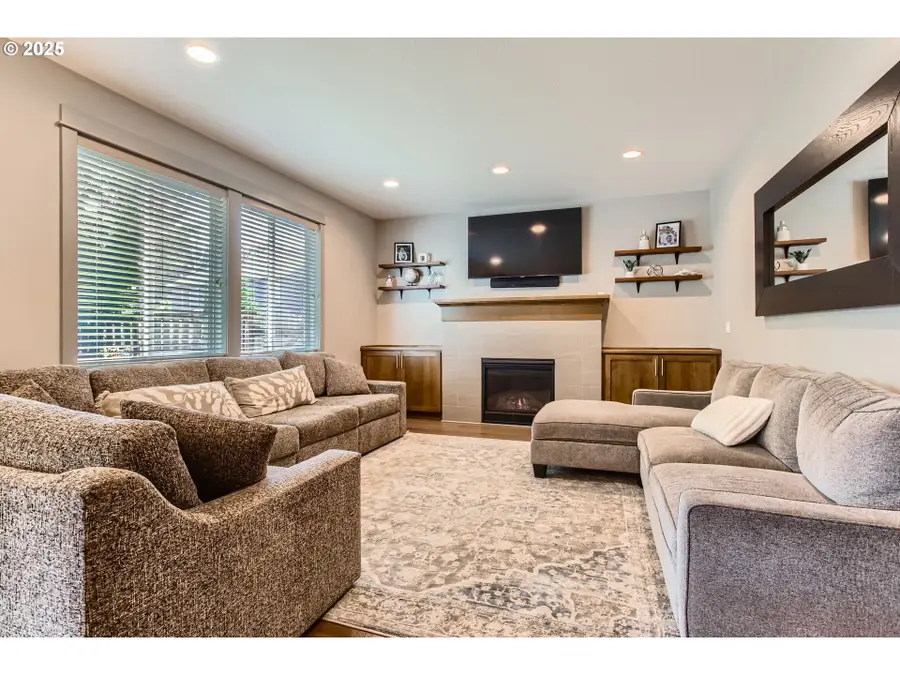 8326 SW Oak St, Portland, OR 97223 - #3