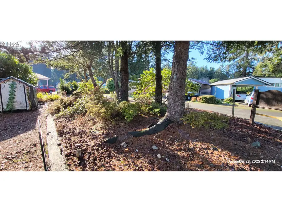 1765 Shorepines Dr, Coos Bay, OR 97420 - Image #2