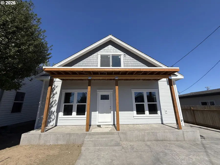 238 Oak St, Florence, OR 97439 - #2
