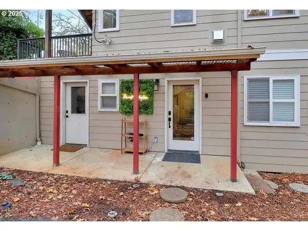 1885 Woodlawn Ave #A, Eugene, OR 97403