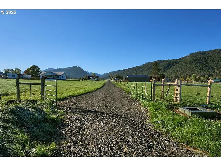 75340 Upper Diamond Ln, Wallowa, OR 97885 - Image #3