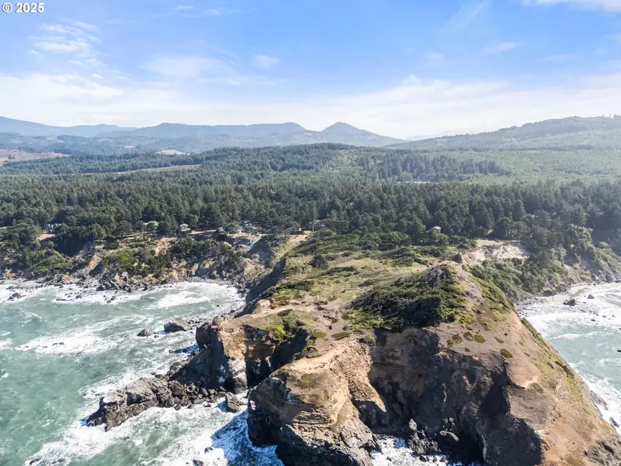 94270 Mound Way, Gold Beach, OR 97444 - Image #3