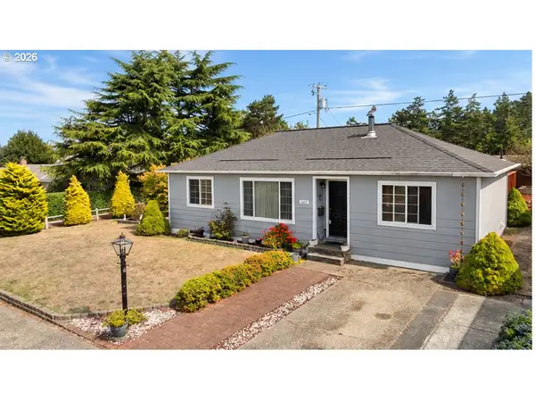 1615 Johnson St, NorthBend, OR 97459