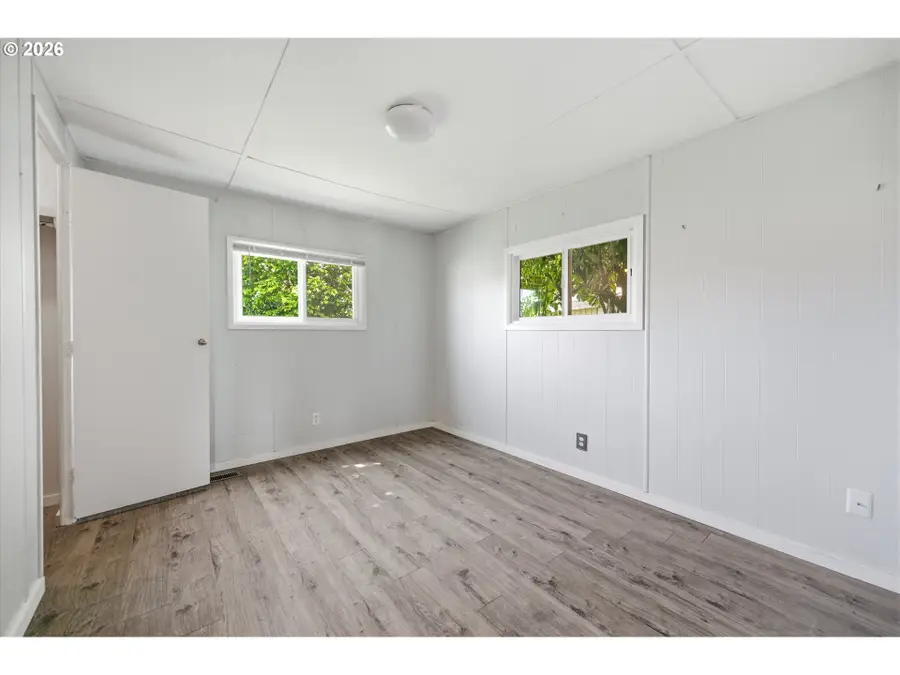 612 N Cascade Dr, Woodburn, OR 97071 - #2
