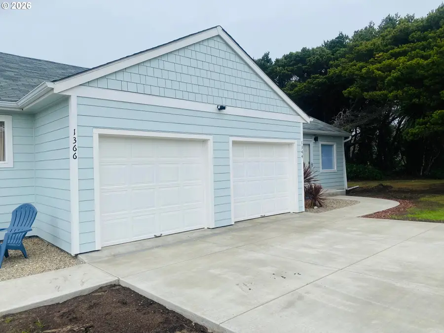 1366 SW Alicia Ln, Waldport, OR 97394 - #2