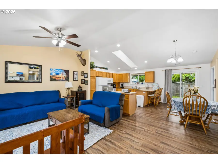 25234 Tyro Ave, Veneta, OR 97487 - #2
