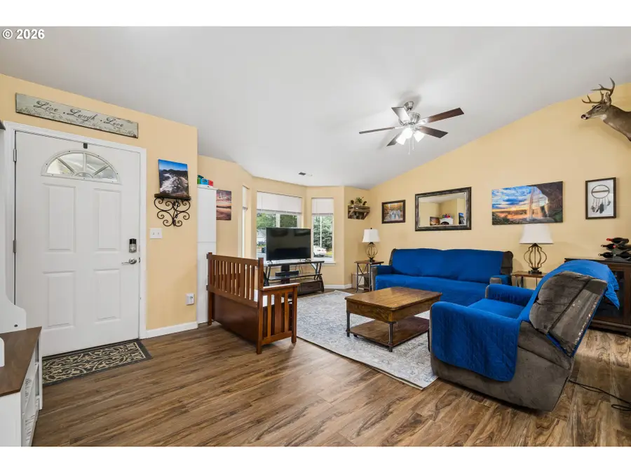 25234 Tyro Ave, Veneta, OR 97487 - #3