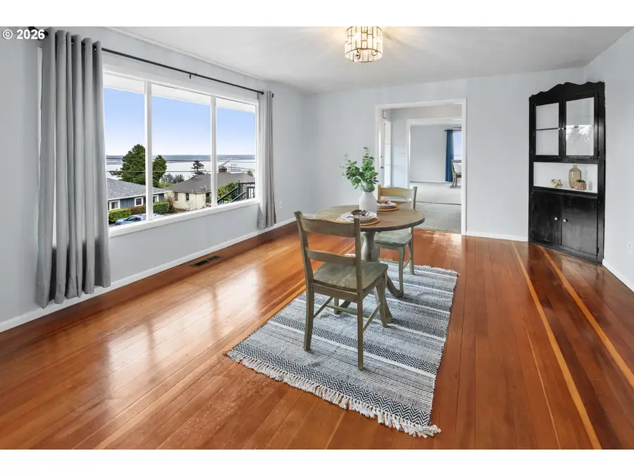 374 W Lexington Ave, Astoria, OR 97103 - #3