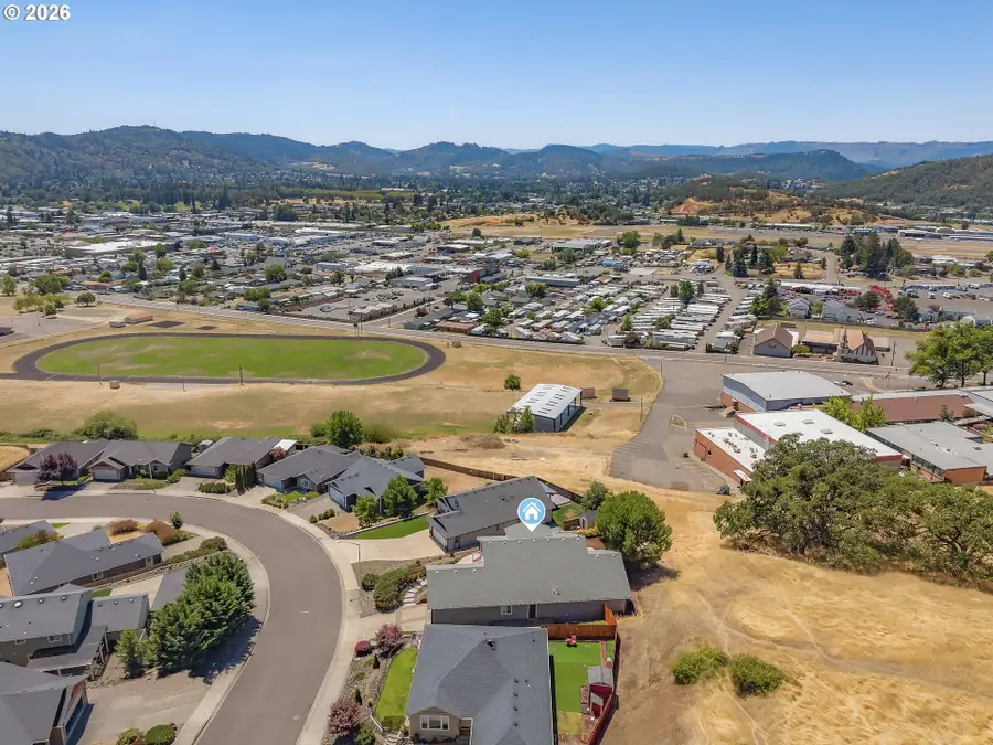 1984 NE Sunset Loop Dr, Roseburg, OR 97470 - #2