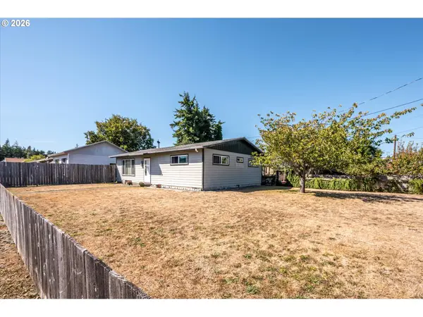 2496 Pacific Ave, NorthBend, OR 97459