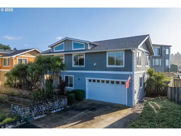 255 NW Fayette St, Waldport, OR 97394