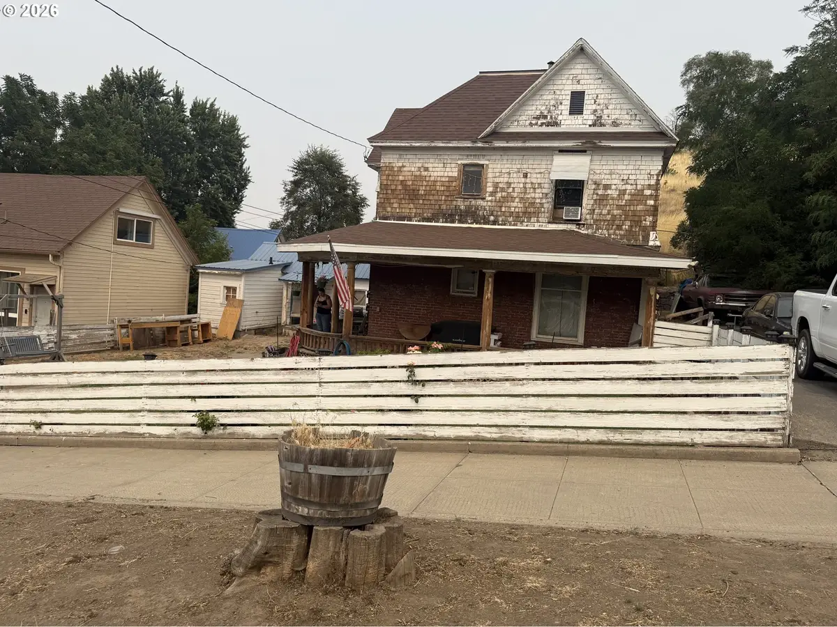 618 S Main St, Pendleton, OR 97801 - #1
