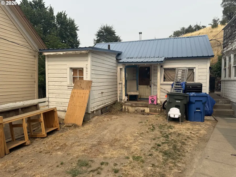 618 S Main St, Pendleton, OR 97801 - #3
