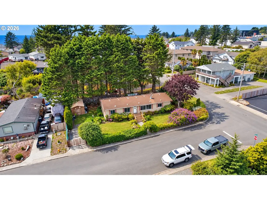 1029 Fifield St, Brookings, OR 97415 - #3
