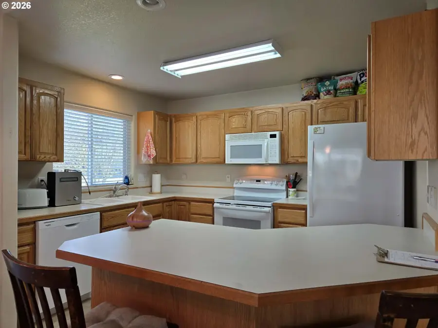 2719 Golfview Ave, Sutherlin, OR 97479 - #3