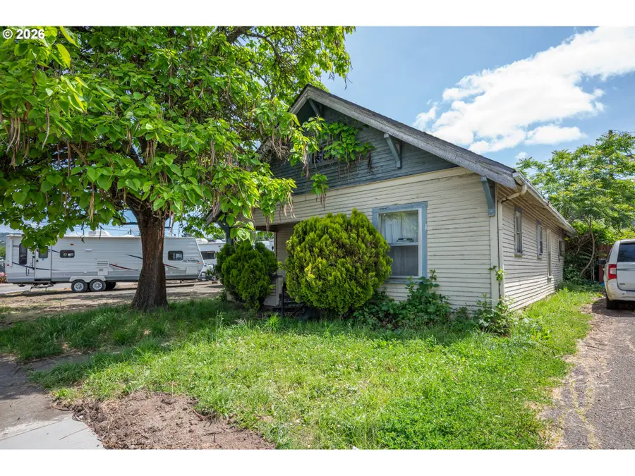 1313 SE Pine St, Roseburg, OR 97470 - #2
