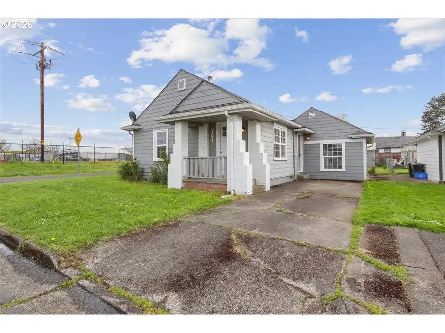 704 16th Ave, Albany, OR 97321 - #2