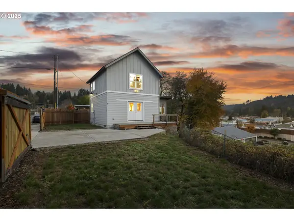 130 W 1st Ave, Estacada, OR 97023