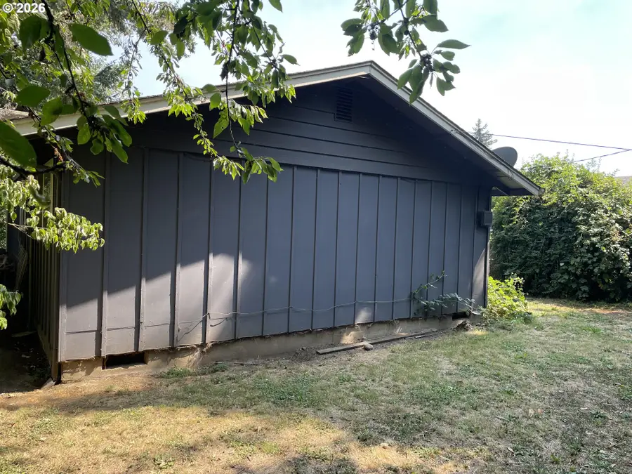 1680 W Quinalt St, Springfield, OR 97477 - #3