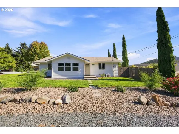 221 Briggs Dr, MyrtleCreek, OR 97457