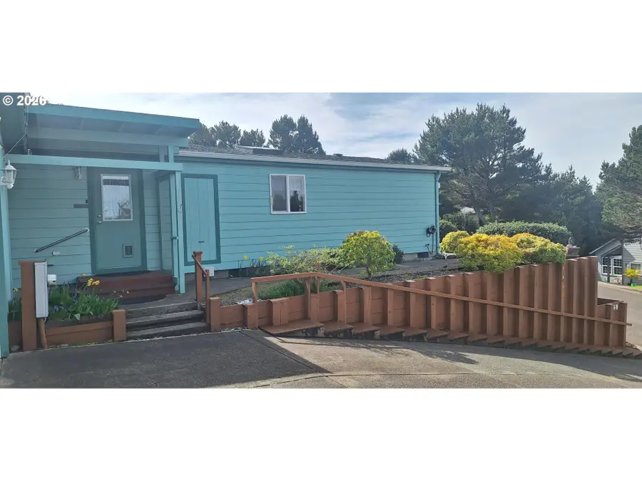 848 Wecoma Loop, Florence, OR 97439 - #2