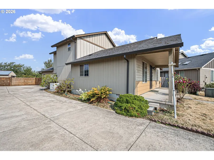 64 Almond Way, Creswell, OR 97426 - #2