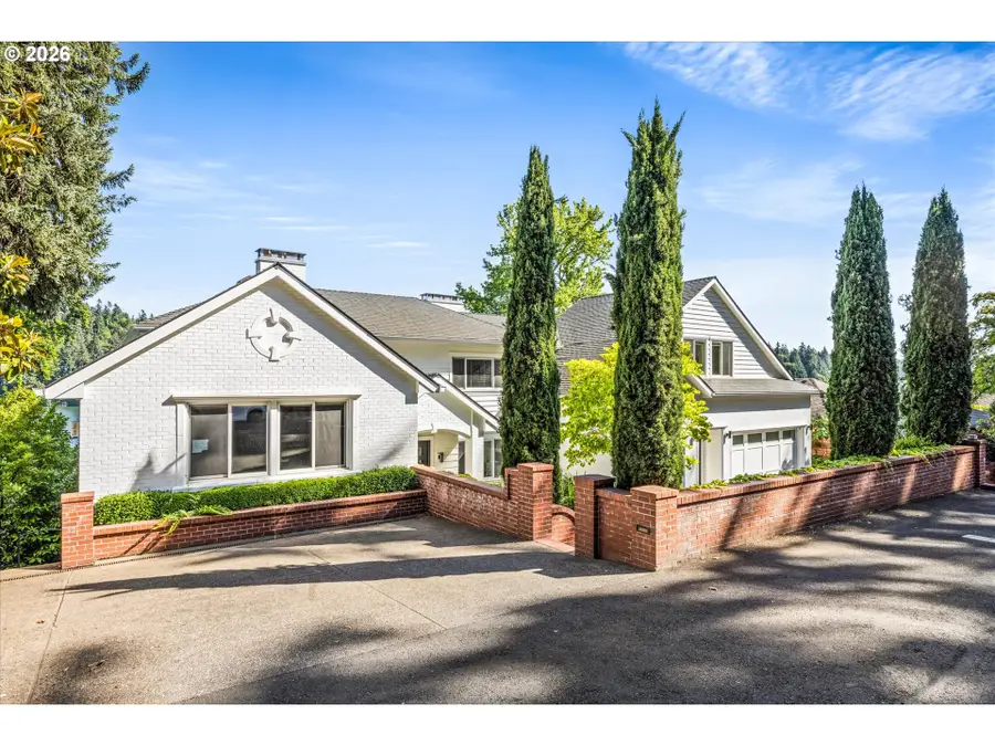 2470 Summit Ct, Lake Oswego, OR 97034 - #2
