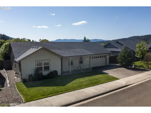 1015 Forest Heights St, Sutherlin, OR 97479