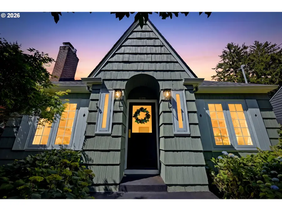 3945 SE Clinton St, Portland, OR 97202 - #2