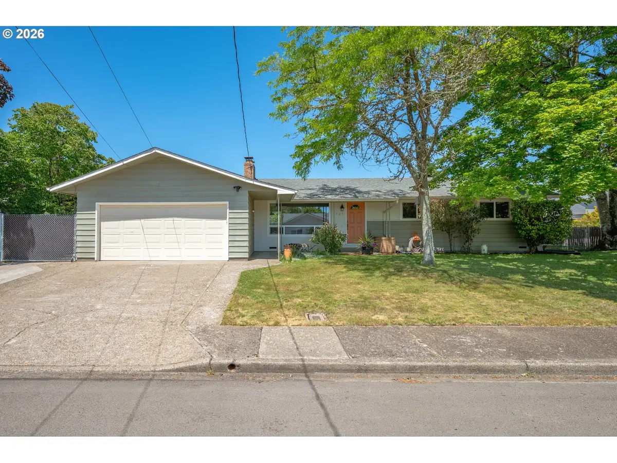 737 NE 18th St, McMinnville, OR 97128 - #1