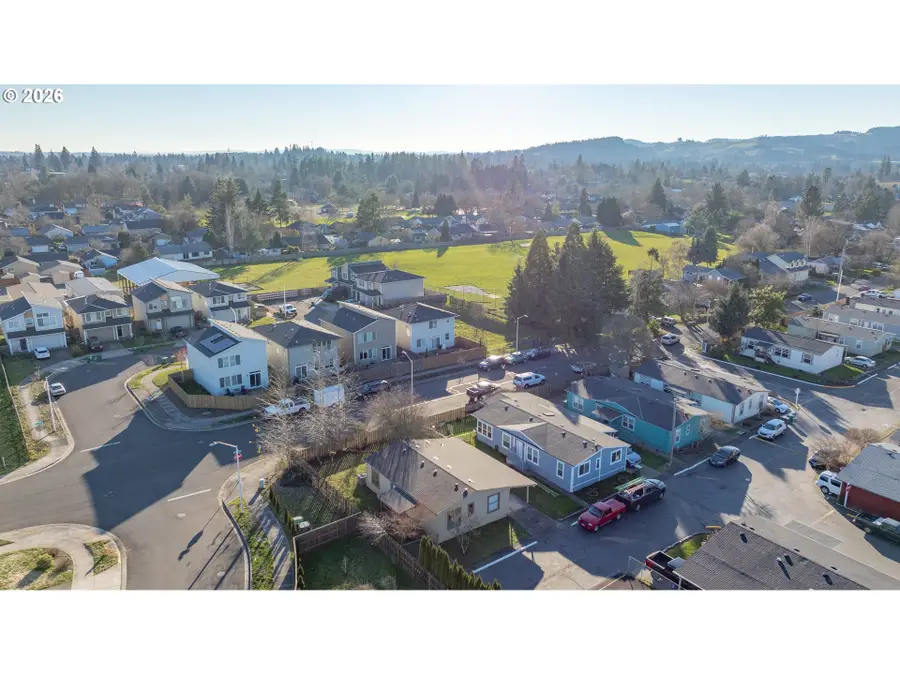 301 E Columbia Dr #8, Newberg, OR 97132 - Image #2