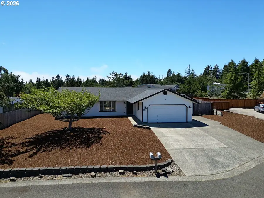 1445 Yew St, Florence, OR 97439 - #3
